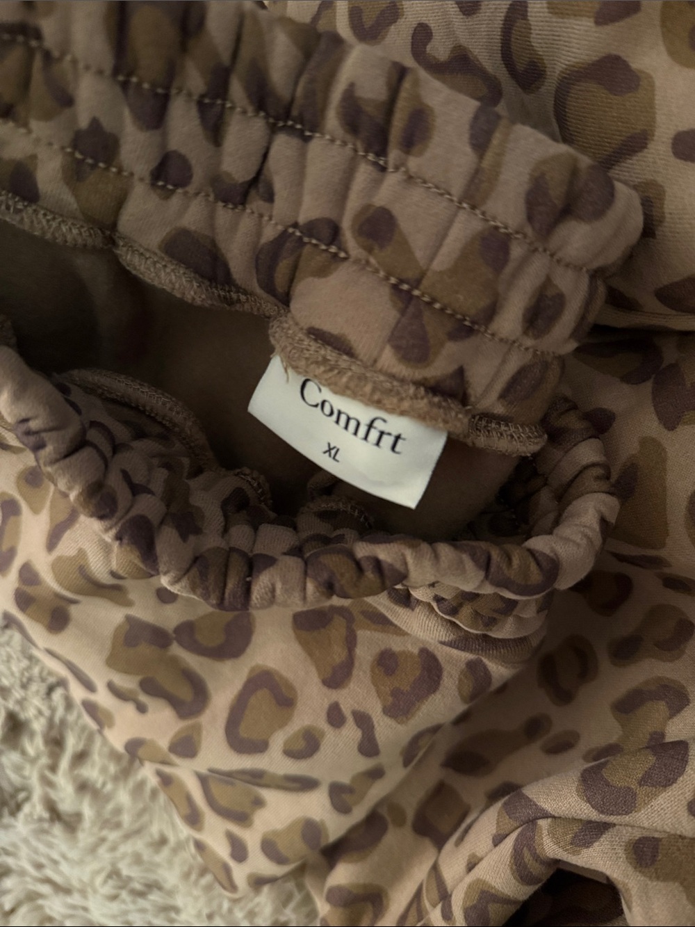 Comfrt Cheetah sweatpants - Picture 3 of 3